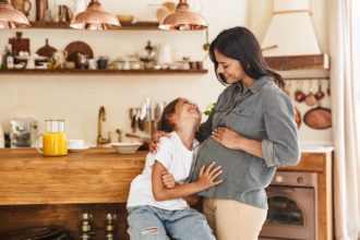 Navigating Programs for Single Pregnant Mothers