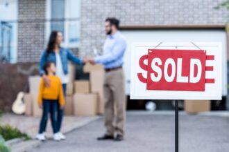 Programs That Help Single Mothers Buy a Home