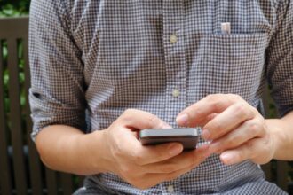 Enhanced Communication for Single Mothers: Free Cell Phone for Seniors and Disabled