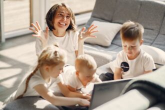 How Can Single Mothers Qualify For AT&T Affordable Connectivity Program